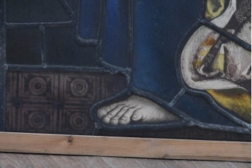 フランスアンティーク建具　1900年頃　エナメル絵付け　鍵と書物を手にした聖人が印象的なステンドグラス2枚セット　(R-089977)
