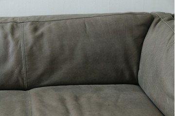 中古　希少な廃番品　HALO(ハロ)　REGGIO(レッジオ)　脚部にまで上質なレザーを巻き付けた贅沢な2人掛けソファ　定価約29万円　(R-089978)