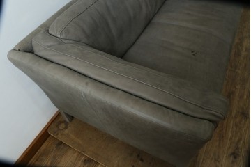 中古　希少な廃番品　HALO(ハロ)　REGGIO(レッジオ)　脚部にまで上質なレザーを巻き付けた贅沢な2人掛けソファ　定価約29万円　(R-089978)