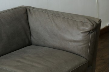 中古　希少な廃番品　HALO(ハロ)　REGGIO(レッジオ)　脚部にまで上質なレザーを巻き付けた贅沢な2人掛けソファ　定価約29万円　(R-089978)
