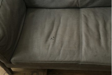 中古　希少な廃番品　HALO(ハロ)　REGGIO(レッジオ)　脚部にまで上質なレザーを巻き付けた贅沢な2人掛けソファ　定価約29万円　(R-089978)