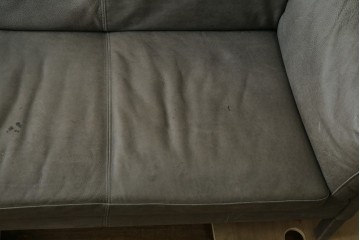 中古　希少な廃番品　HALO(ハロ)　REGGIO(レッジオ)　脚部にまで上質なレザーを巻き付けた贅沢な2人掛けソファ　定価約29万円　(R-089978)