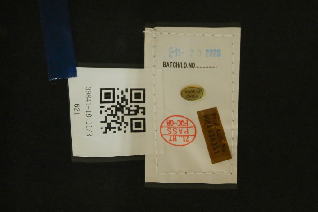 中古　希少な廃番品　HALO(ハロ)　REGGIO(レッジオ)　脚部にまで上質なレザーを巻き付けた贅沢な2人掛けソファ　定価約29万円　(R-089978)
