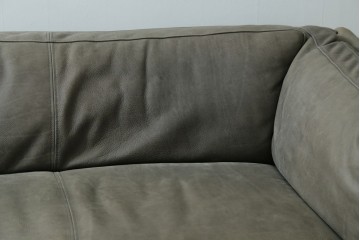 中古　希少な廃番品　HALO(ハロ)　REGGIO(レッジオ)　脚部にまで上質なレザーを巻き付けた贅沢な2人掛けソファ　定価約29万円　(R-089979)