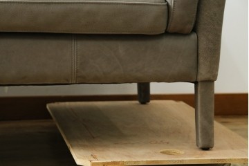 中古　希少な廃番品　HALO(ハロ)　REGGIO(レッジオ)　脚部にまで上質なレザーを巻き付けた贅沢な2人掛けソファ　定価約29万円　(R-089979)