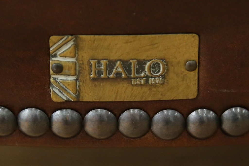 中古　HALO(ハロ)　本革(レザー)　PROFESSOR(プロフェッサー)　Biker Tan(バイカータン)　鋲飾りがクラシカルなアームチェア　(R-089980)