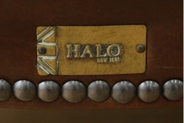 中古　HALO(ハロ)　本革(レザー)　PROFESSOR(プロフェッサー)　Biker Tan(バイカータン)　鋲飾りがクラシカルなアームチェア　(R-089980)