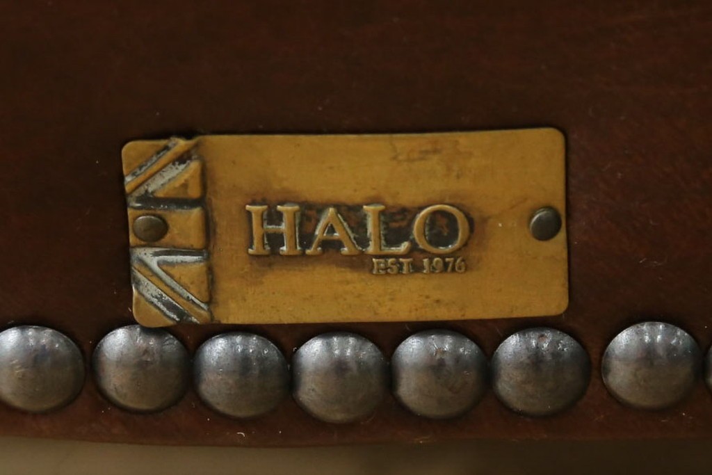 中古　HALO(ハロ)　本革(レザー)　PROFESSOR(プロフェッサー)　Biker Tan(バイカータン)　鋲飾りがクラシカルなアームチェア　(R-089981)