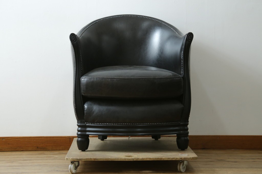 中古　美品　希少な廃番品　HALO(ハロ)　DECO TUB CHAIR(デコ タブ チェア)　身体を包み込むフォルムが魅力的なアームチェア　(R-089982)