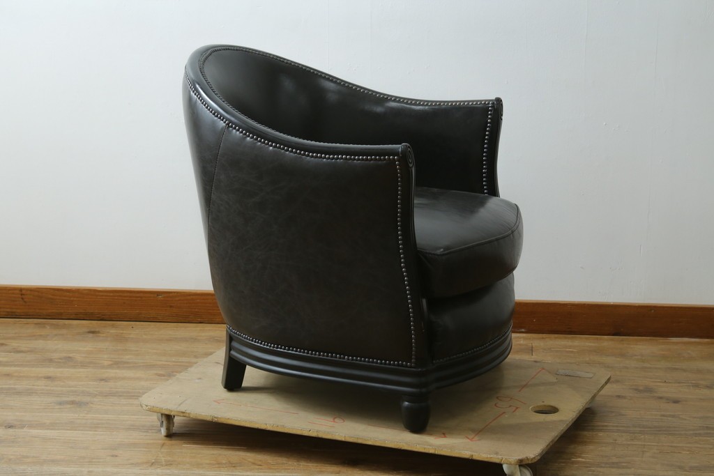 中古　美品　希少な廃番品　HALO(ハロ)　DECO TUB CHAIR(デコ タブ チェア)　身体を包み込むフォルムが魅力的なアームチェア　(R-089982)