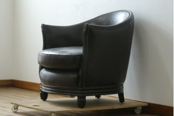 中古　美品　希少な廃番品　HALO(ハロ)　DECO TUB CHAIR(デコ タブ チェア)　身体を包み込むフォルムが魅力的なアームチェア　(R-089982)