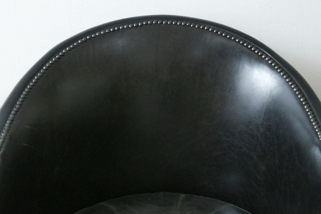 中古　美品　希少な廃番品　HALO(ハロ)　DECO TUB CHAIR(デコ タブ チェア)　身体を包み込むフォルムが魅力的なアームチェア　(R-089982)