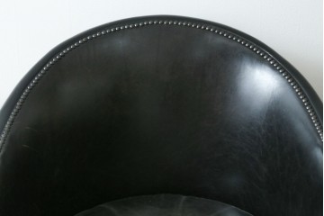 中古　美品　希少な廃番品　HALO(ハロ)　DECO TUB CHAIR(デコ タブ チェア)　身体を包み込むフォルムが魅力的なアームチェア　(R-089982)