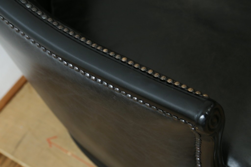 中古　美品　希少な廃番品　HALO(ハロ)　DECO TUB CHAIR(デコ タブ チェア)　身体を包み込むフォルムが魅力的なアームチェア　(R-089982)