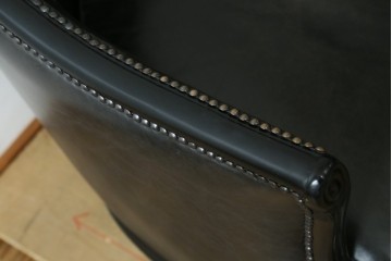 中古　美品　希少な廃番品　HALO(ハロ)　DECO TUB CHAIR(デコ タブ チェア)　身体を包み込むフォルムが魅力的なアームチェア　(R-089982)