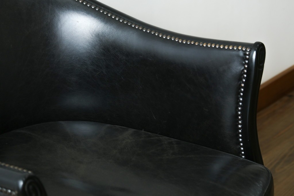 中古　美品　希少な廃番品　HALO(ハロ)　DECO TUB CHAIR(デコ タブ チェア)　身体を包み込むフォルムが魅力的なアームチェア　(R-089982)