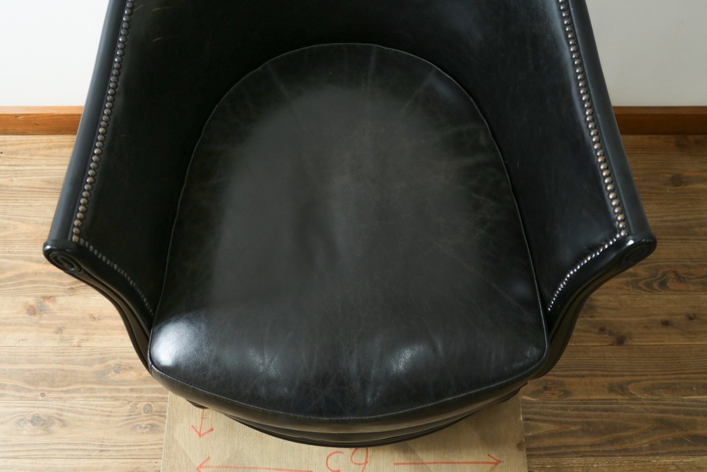 中古　美品　希少な廃番品　HALO(ハロ)　DECO TUB CHAIR(デコ タブ チェア)　身体を包み込むフォルムが魅力的なアームチェア　(R-089982)