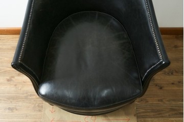 中古　美品　希少な廃番品　HALO(ハロ)　DECO TUB CHAIR(デコ タブ チェア)　身体を包み込むフォルムが魅力的なアームチェア　(R-089982)