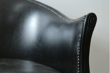 中古　美品　希少な廃番品　HALO(ハロ)　DECO TUB CHAIR(デコ タブ チェア)　身体を包み込むフォルムが魅力的なアームチェア　(R-089982)
