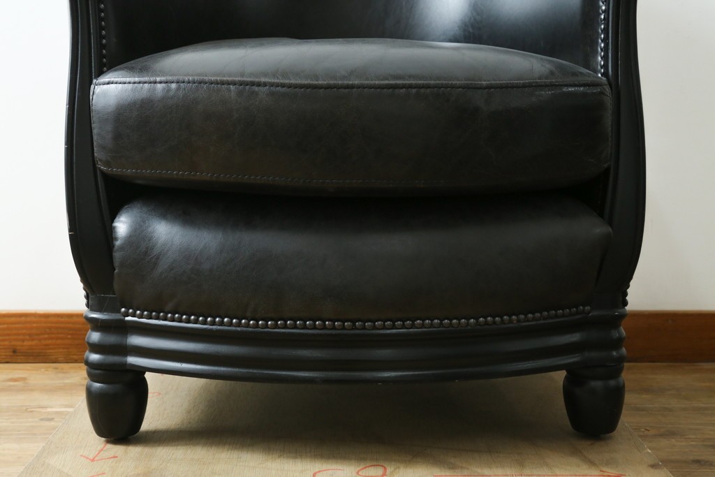 中古　美品　希少な廃番品　HALO(ハロ)　DECO TUB CHAIR(デコ タブ チェア)　身体を包み込むフォルムが魅力的なアームチェア　(R-089982)