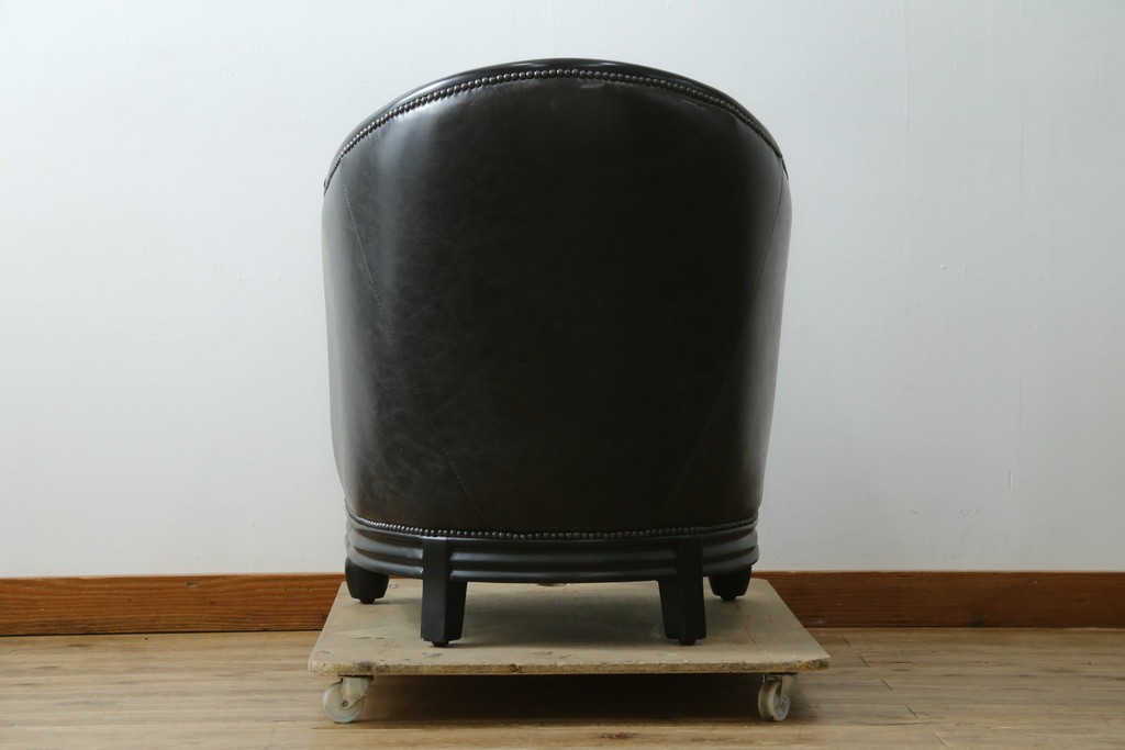 中古　美品　希少な廃番品　HALO(ハロ)　DECO TUB CHAIR(デコ タブ チェア)　身体を包み込むフォルムが魅力的なアームチェア　(R-089982)