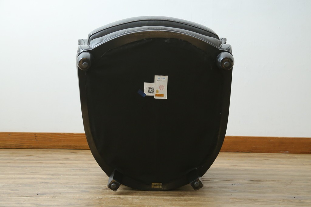 中古　美品　希少な廃番品　HALO(ハロ)　DECO TUB CHAIR(デコ タブ チェア)　身体を包み込むフォルムが魅力的なアームチェア　(R-089982)