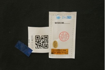 中古　美品　希少な廃番品　HALO(ハロ)　DECO TUB CHAIR(デコ タブ チェア)　身体を包み込むフォルムが魅力的なアームチェア　(R-089982)