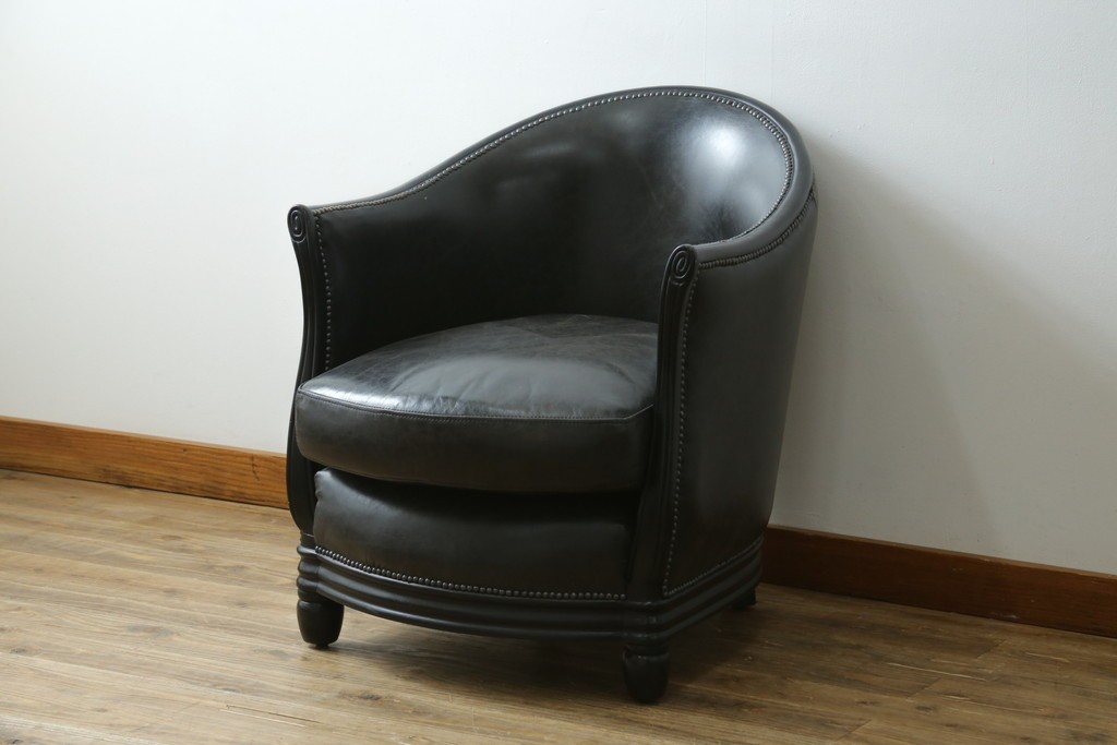 中古　美品　希少な廃番品　HALO(ハロ)　DECO TUB CHAIR(デコ タブ チェア)　身体を包み込むフォルムが魅力的なアームチェア　(R-089984)