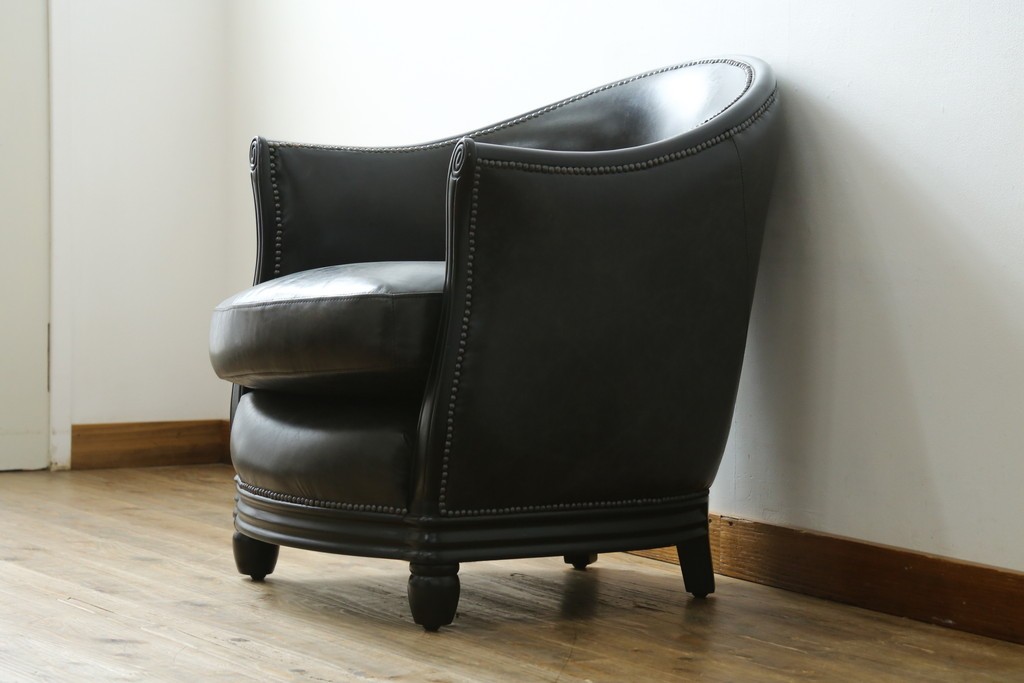 中古　美品　希少な廃番品　HALO(ハロ)　DECO TUB CHAIR(デコ タブ チェア)　身体を包み込むフォルムが魅力的なアームチェア　(R-089984)