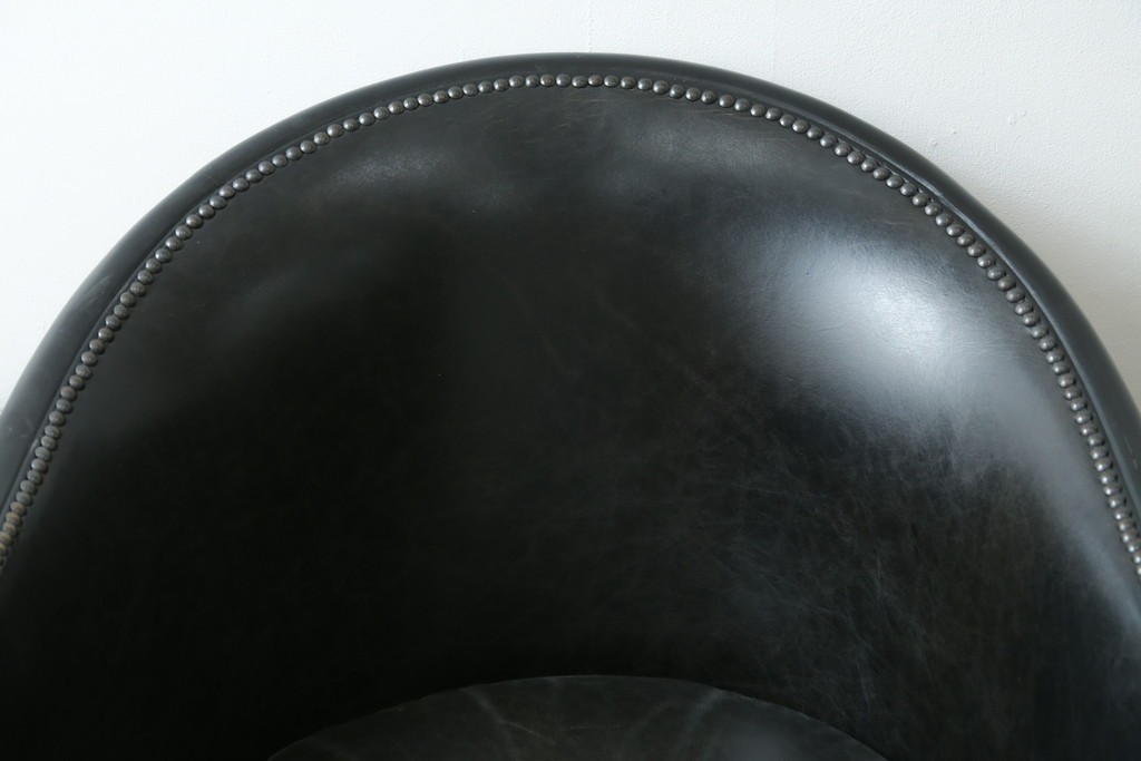 中古　美品　希少な廃番品　HALO(ハロ)　DECO TUB CHAIR(デコ タブ チェア)　身体を包み込むフォルムが魅力的なアームチェア　(R-089984)