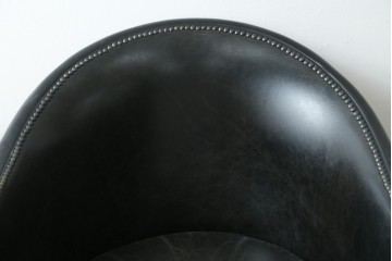 中古　美品　希少な廃番品　HALO(ハロ)　DECO TUB CHAIR(デコ タブ チェア)　身体を包み込むフォルムが魅力的なアームチェア　(R-089984)