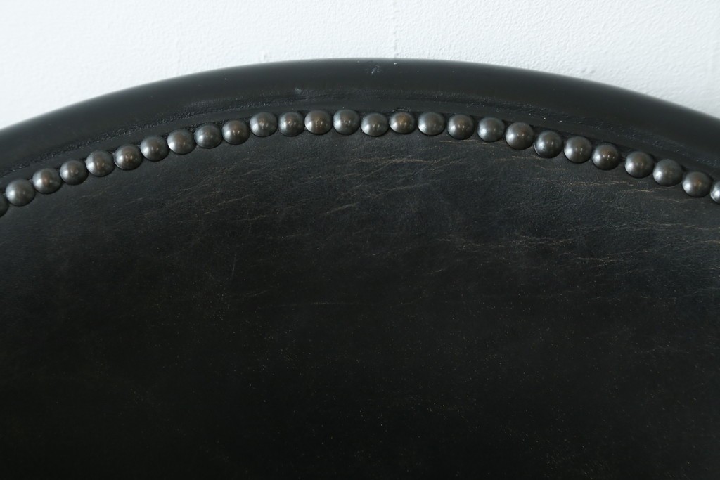 中古　美品　希少な廃番品　HALO(ハロ)　DECO TUB CHAIR(デコ タブ チェア)　身体を包み込むフォルムが魅力的なアームチェア　(R-089984)