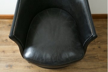 中古　美品　希少な廃番品　HALO(ハロ)　DECO TUB CHAIR(デコ タブ チェア)　身体を包み込むフォルムが魅力的なアームチェア　(R-089984)