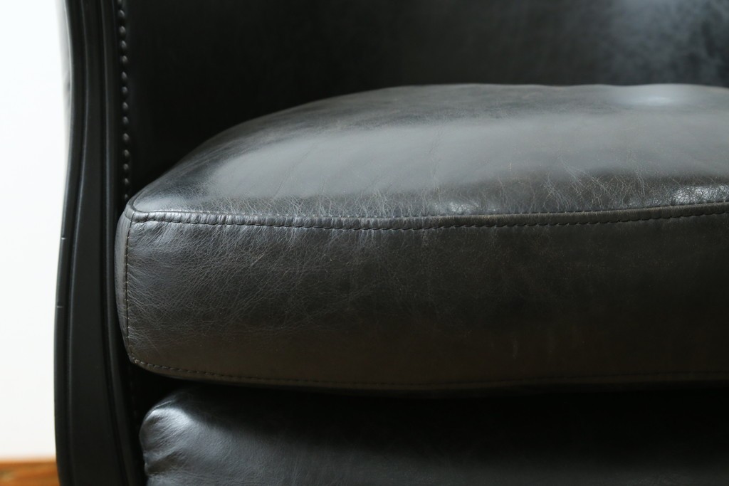 中古　美品　希少な廃番品　HALO(ハロ)　DECO TUB CHAIR(デコ タブ チェア)　身体を包み込むフォルムが魅力的なアームチェア　(R-089984)