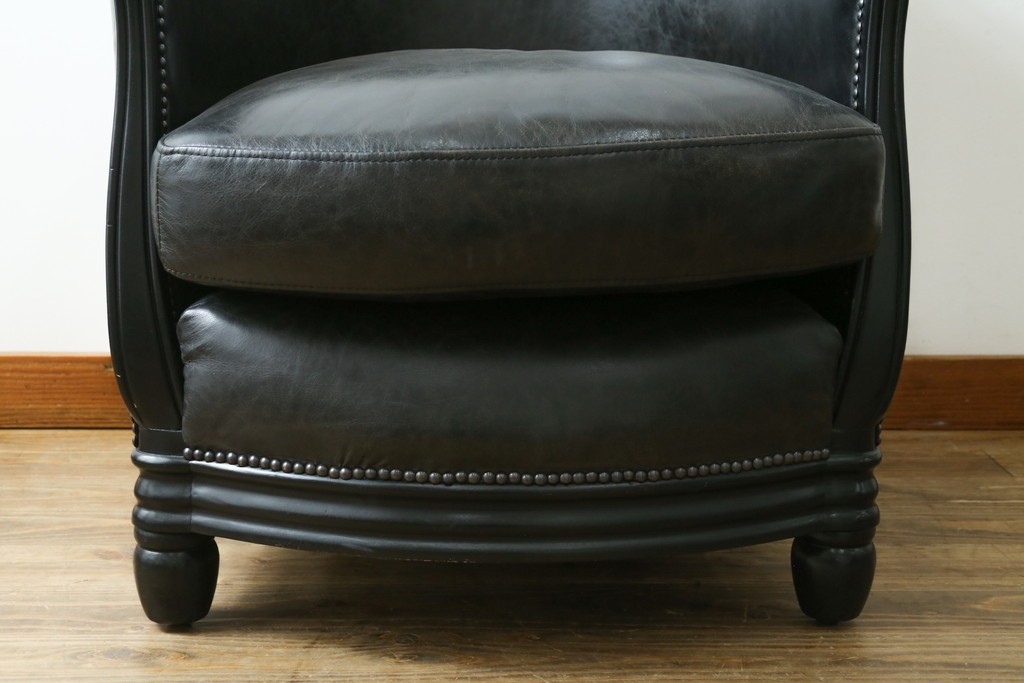 中古　美品　希少な廃番品　HALO(ハロ)　DECO TUB CHAIR(デコ タブ チェア)　身体を包み込むフォルムが魅力的なアームチェア　(R-089984)