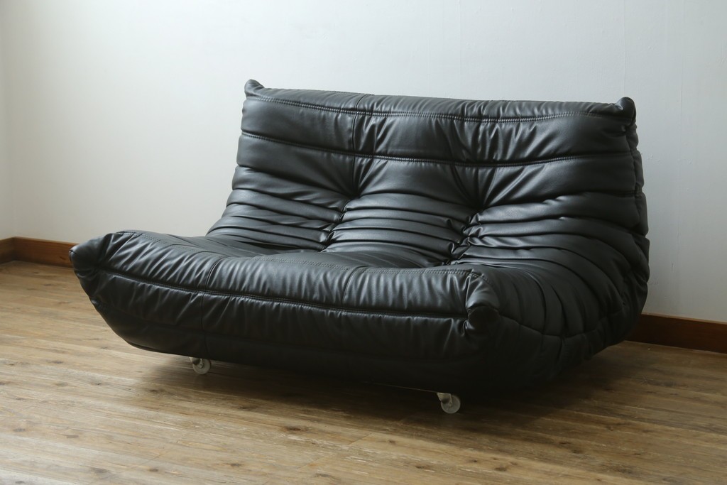 フランスヴィンテージ　ligne roset(リーン・ロゼ)　ROSETTOGO(ロゼトーゴ)　旧タグ　オールドトーゴ　ブラックカラーの2人掛けソファ　(R-089985)