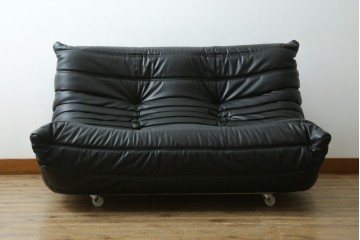 フランスヴィンテージ　ligne roset(リーン・ロゼ)　ROSETTOGO(ロゼトーゴ)　旧タグ　オールドトーゴ　ブラックカラーの2人掛けソファ　(R-089985)
