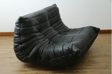 フランスヴィンテージ　ligne roset(リーン・ロゼ)　ROSETTOGO(ロゼトーゴ)　旧タグ　オールドトーゴ　ブラックカラーの2人掛けソファ　(R-089985)