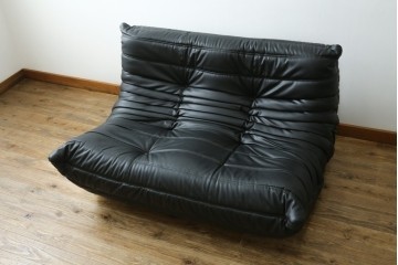 フランスヴィンテージ　ligne roset(リーン・ロゼ)　ROSETTOGO(ロゼトーゴ)　旧タグ　オールドトーゴ　ブラックカラーの2人掛けソファ　(R-089985)