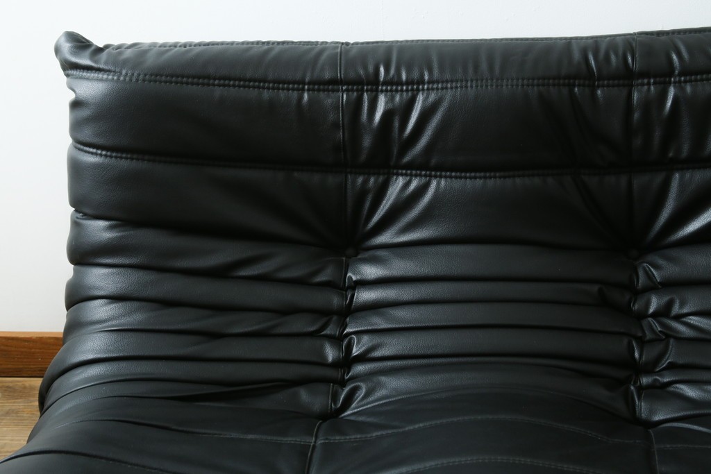 フランスヴィンテージ　ligne roset(リーン・ロゼ)　ROSETTOGO(ロゼトーゴ)　旧タグ　オールドトーゴ　ブラックカラーの2人掛けソファ　(R-089985)