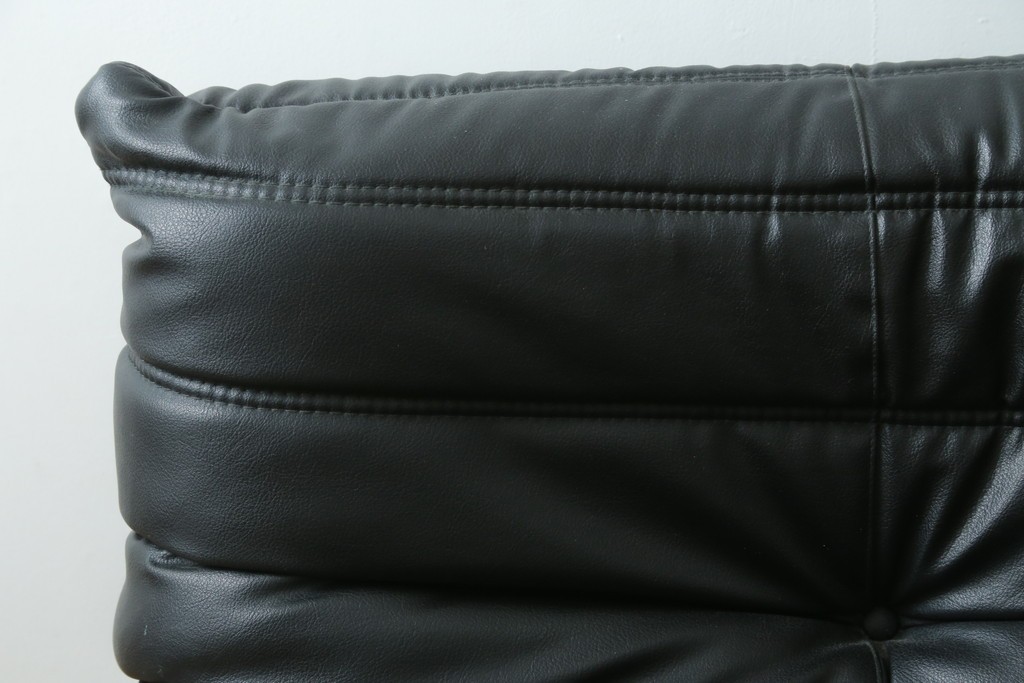 フランスヴィンテージ　ligne roset(リーン・ロゼ)　ROSETTOGO(ロゼトーゴ)　旧タグ　オールドトーゴ　ブラックカラーの2人掛けソファ　(R-089985)