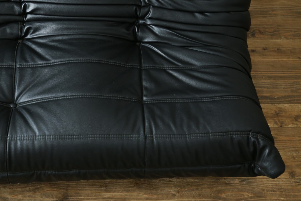 フランスヴィンテージ　ligne roset(リーン・ロゼ)　ROSETTOGO(ロゼトーゴ)　旧タグ　オールドトーゴ　ブラックカラーの2人掛けソファ　(R-089985)