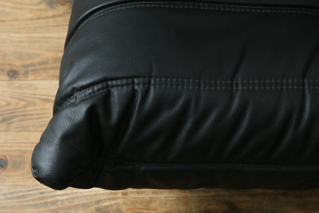 フランスヴィンテージ　ligne roset(リーン・ロゼ)　ROSETTOGO(ロゼトーゴ)　旧タグ　オールドトーゴ　ブラックカラーの2人掛けソファ　(R-089985)