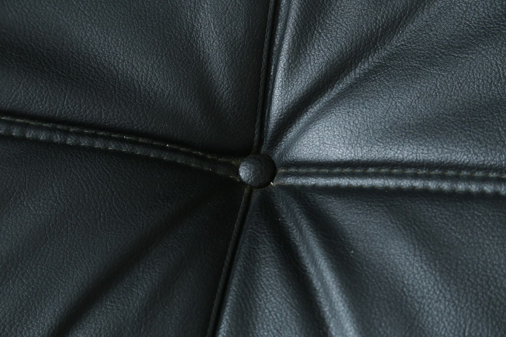 フランスヴィンテージ　ligne roset(リーン・ロゼ)　ROSETTOGO(ロゼトーゴ)　旧タグ　オールドトーゴ　ブラックカラーの2人掛けソファ　(R-089985)