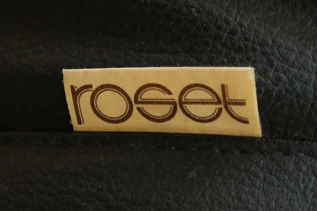 フランスヴィンテージ　ligne roset(リーン・ロゼ)　ROSETTOGO(ロゼトーゴ)　旧タグ　オールドトーゴ　ブラックカラーの2人掛けソファ　(R-089985)