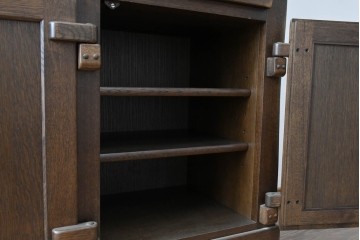 中古　美品　柏木工(KASHIWA)　WILDERNESS(ウィルダネス)　オーク材　落ち着いた佇まいのキャビネット　定価約75万円　(R-089987)