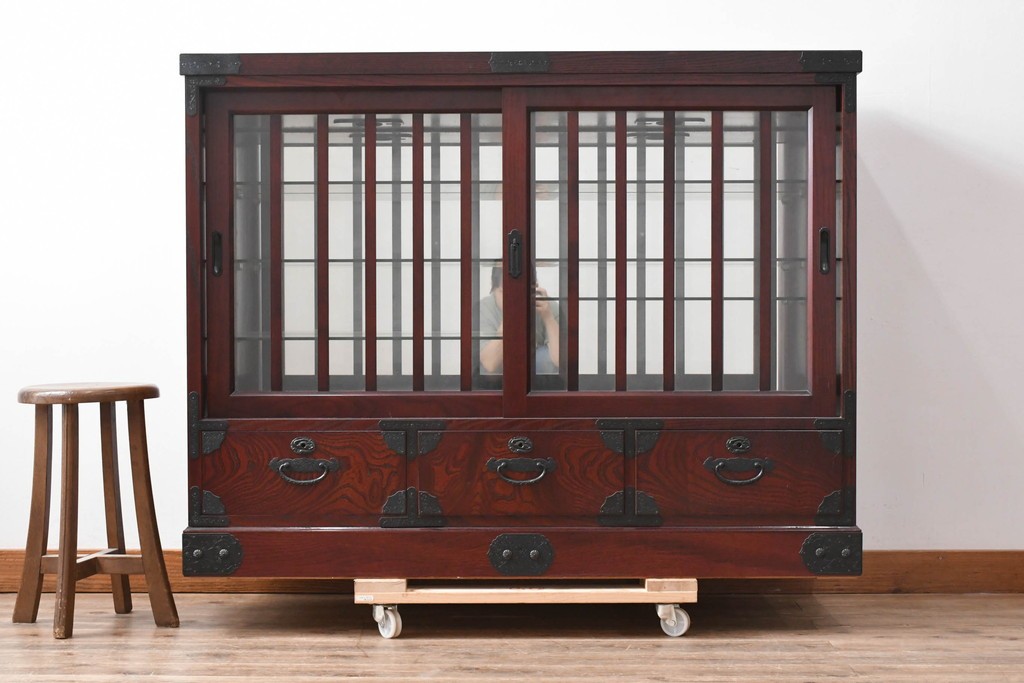 中古　美品　筑後民芸　川野工芸　力強く美しい木目が際立つ飾り棚　(R-089988)