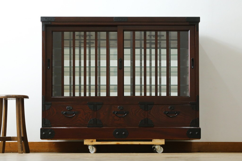 中古　美品　筑後民芸　川野工芸　力強く美しい木目が際立つ飾り棚　(R-089988)