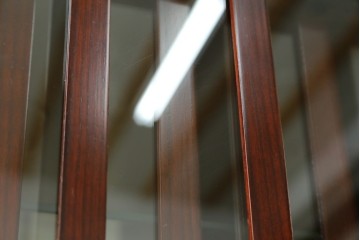 中古　美品　筑後民芸　川野工芸　力強く美しい木目が際立つ飾り棚　(R-089988)