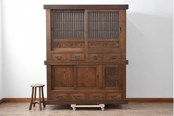 中古　美品　職人手作り品　タモ材　ダイナミックで美しい木目の水屋箪笥　(R-089989)